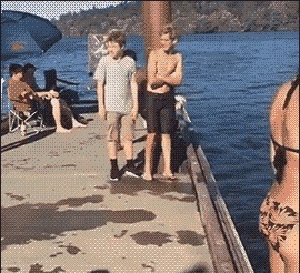 |搞笑GIF：这是什么地方？我想去这地方上班！美女真多！