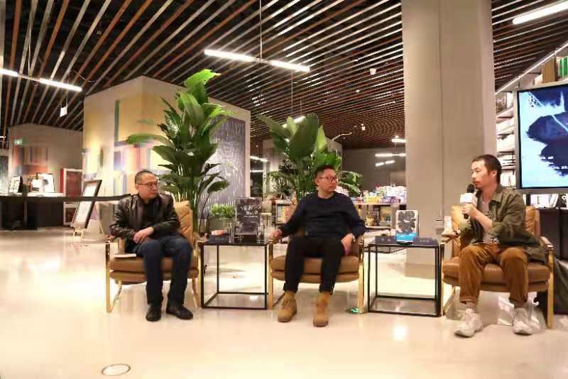 阿郎！《看电影》主编推出首部中篇小说集 李睿珺、韩浩月称赞细节动人