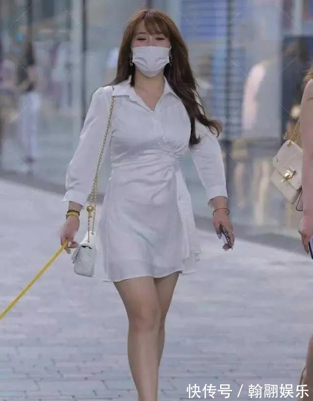 透明高跟凉鞋 难道今年流行透明高跟凉鞋吗30位美女穿出了简约而不简单的效果