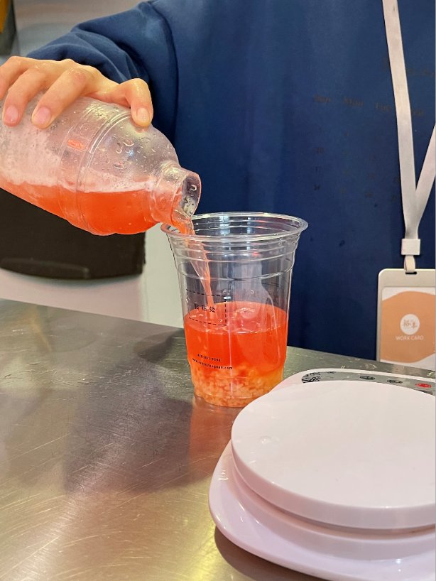 吧台|工位边上就是奶茶吧台，每天都有“喝不完”的奶茶！茶饮研发师到底有多爽？