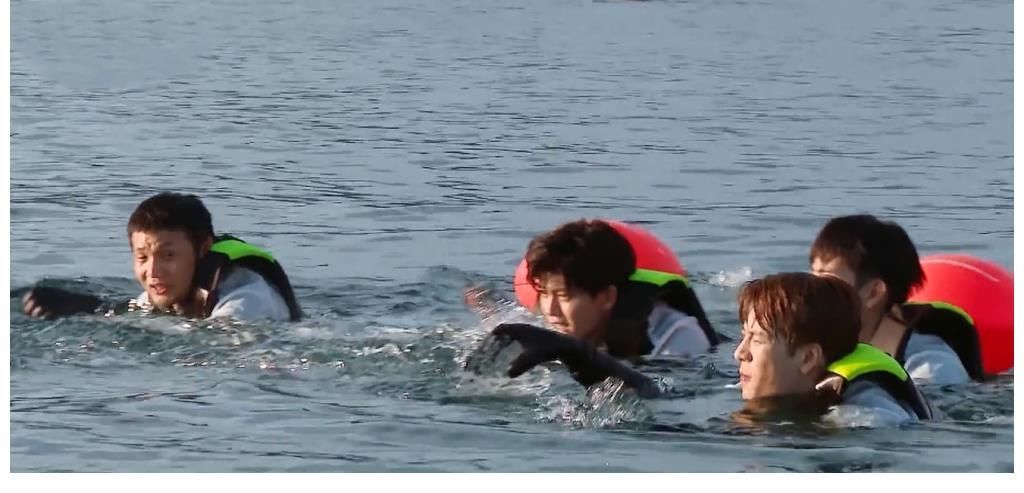 跑男|跑男導(dǎo)演新綜藝首播引爆全網(wǎng)，熱搜上榜140個，登頂綜藝小時榜第一