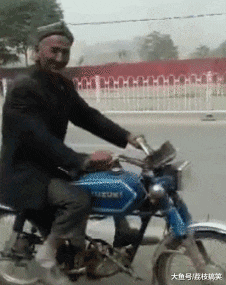 |搞笑GIF趣图:家有萌娃,玩耍得太可爱了!