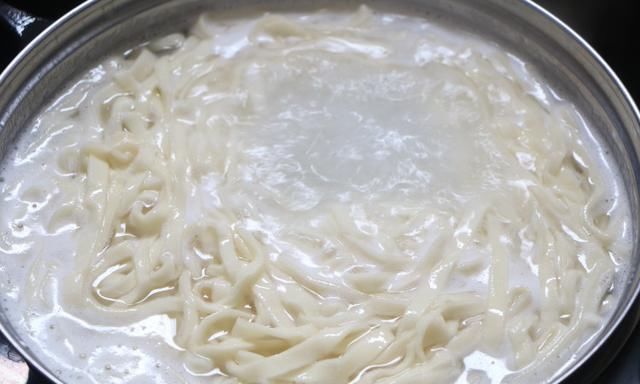  美食|在老姐家做客，只炖了一锅菜，全家老小7口人吃饱喝足，太满足了