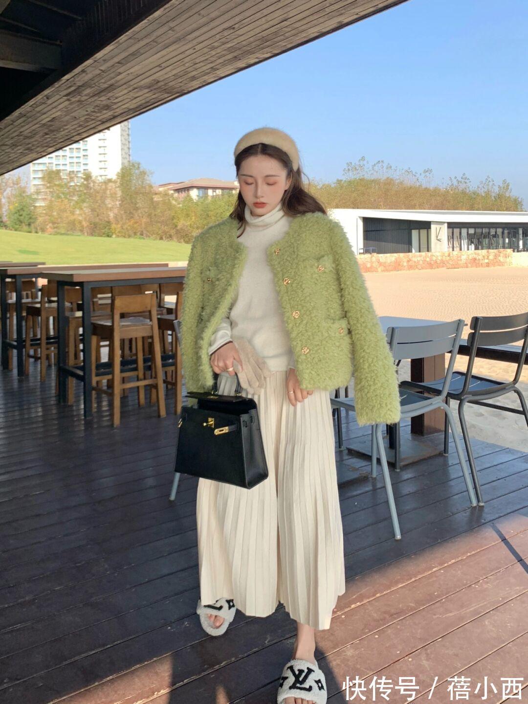 毛绒绒外套 入冬来一件“毛绒绒外套”吧,得体大方又舒适,适合普通人借鉴