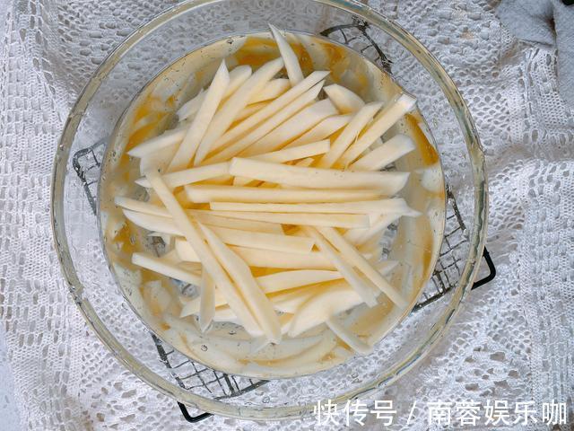 土豆泥|土豆最好吃最简单的做法,鲜香入味,成本不到1块钱,比肉还好吃