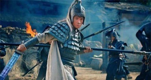 张飞|许褚平过赵云马超,为何接不了张飞10招?