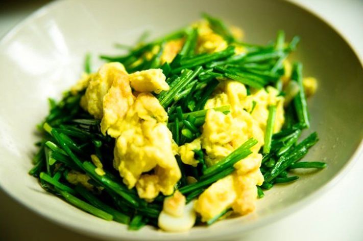 炒韭菜或拌韭菜馅时,别乱加调料!牢记“2加3不加”,鲜美不出水