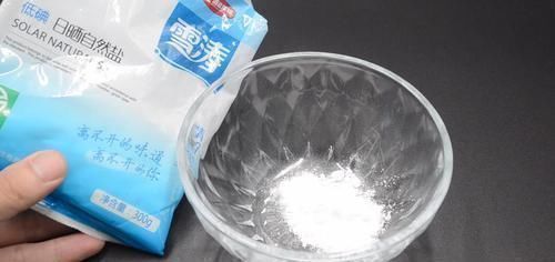 不管凉席多脏多粘,只需喷一点它,凉席立马干净又清爽,都学学吧