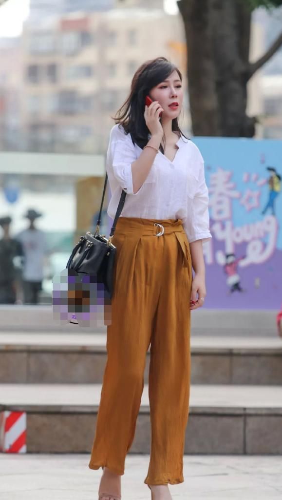 人格魅力|哪怕辣妈裤子穿的很随意,但仍然很有人格魅力