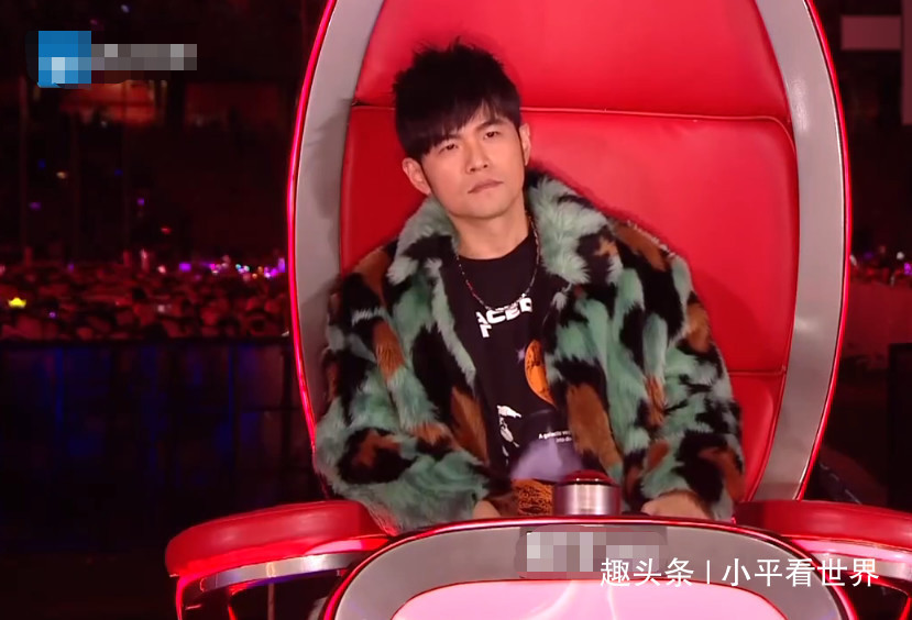 总冠军|《好声音》李健老师夺冠，哈林主动上前握手致意，谁注意他的表情