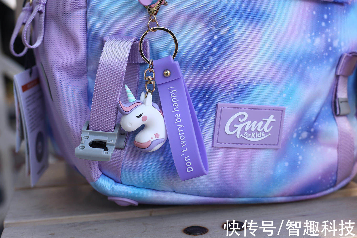 魔术贴 一千多的书包用着啥感受?居然能靠变形陪伴孩子成长