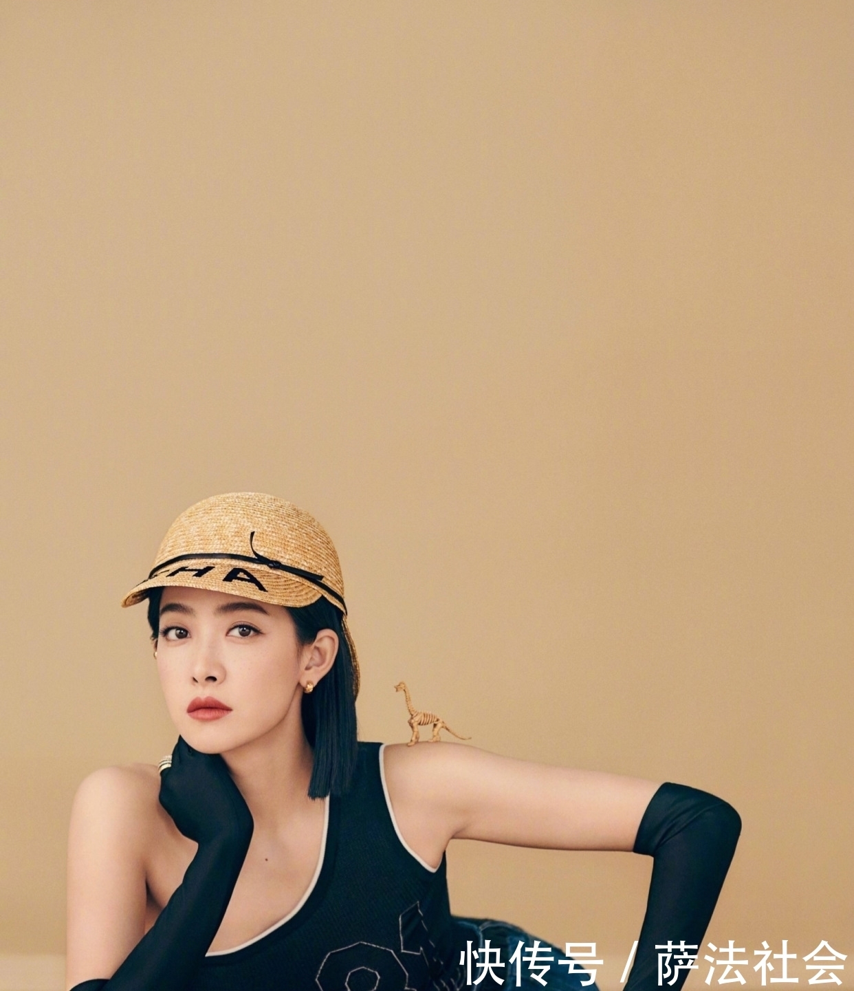 宋茜"内衣广告"出圈了,撕开外套的那一刻,照片被网友们疯传