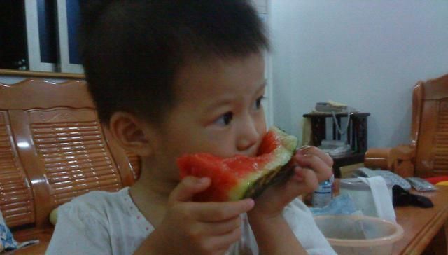 添加剂|这4种零食已被列入“黑名单”,为了下一代,孩子再馋也不给吃