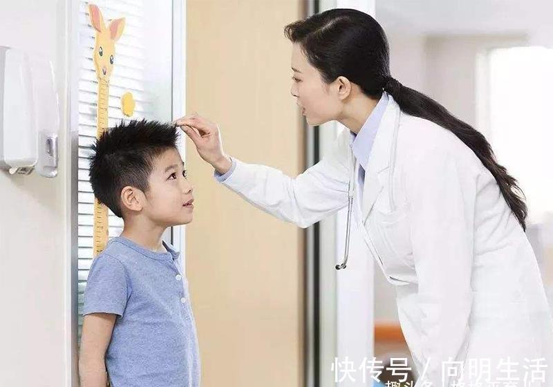 骨骼|男孩标准身高是怎样的,什么时候停止长高?