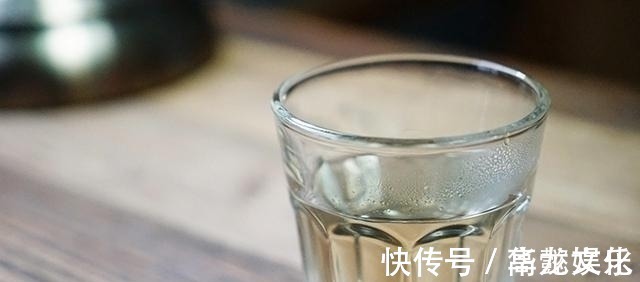 孕妈|孕期喝水有讲究,喝对了,不仅有利于胎儿发育,还可以让羊水清澈