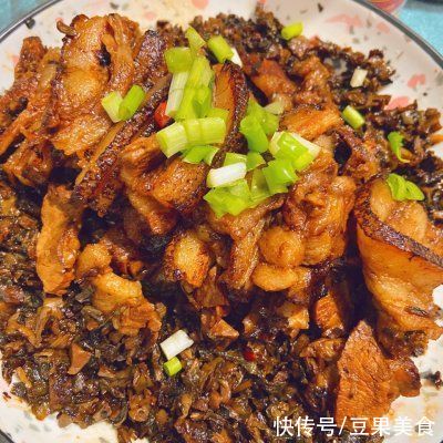 上桌前不被看好的家常版梅菜扣肉，吃完却逆风翻盘