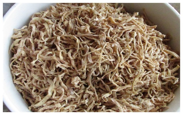 其貌不扬的芥菜疙瘩，只需撒上盐和五香粉，其它的就交给时间了！