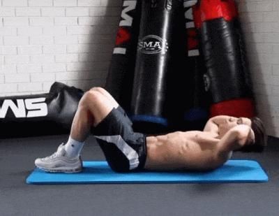 动作|她是最健壮的姑娘拥有麒麟臂、完美腹肌的小姐姐是如何练腹的