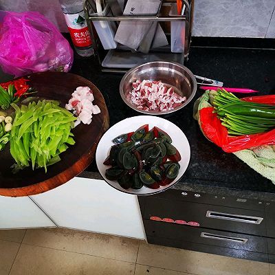 蒜苔|皮蛋炒蒜苔