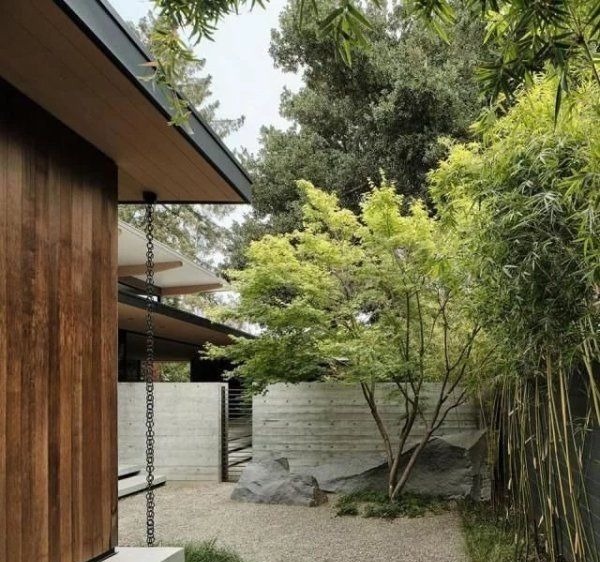 餐厨|不差钱的土豪,在山里建了座豪宅,鸟语花香,过上诗一般的生活