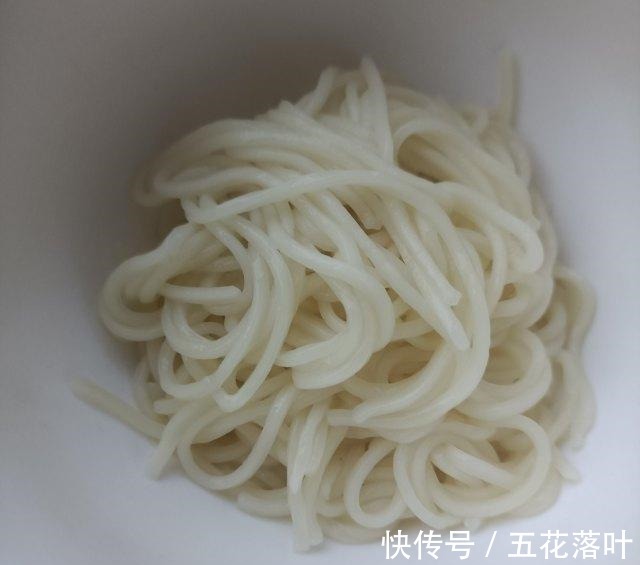 红油|红油猪肝面，香辣过瘾，顺滑爽口！