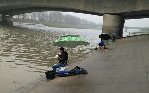 一五一十的告诉你:走水时,别只傻傻换大漂,这四个调整才最关键