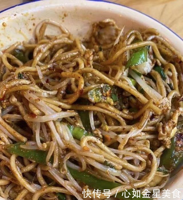  成都著名的一家“鬼饮食”，每天只卖凌晨4小时，食客坐满一条街