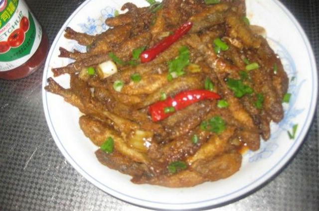 男子河里钓起四不像鱼,称“非常鲜”,网友不认识的鱼也敢吃