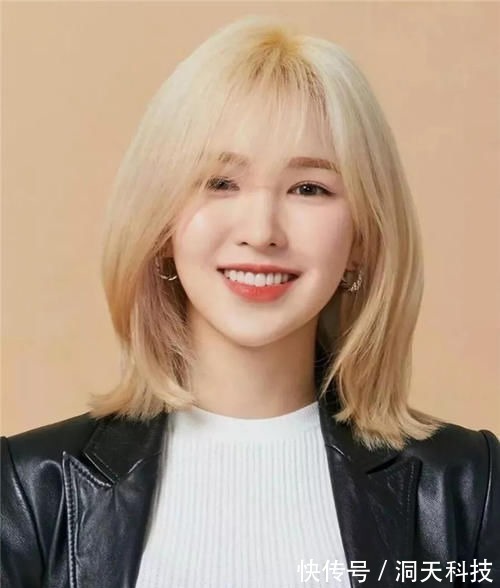 头发 40岁女人头发不要剪太短,今年流行这3款发型,好看减龄又显气质