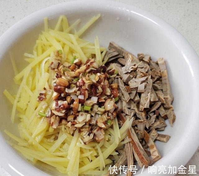 开胃|凉拌土豆丝五香豆腐，开胃爽口，做法简单！