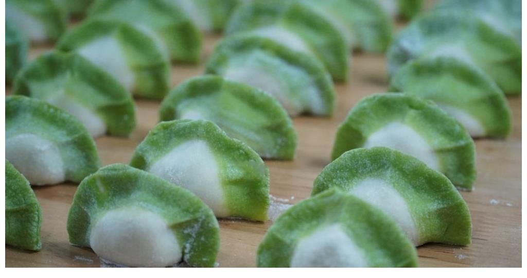 调白菜馅饺子，最忌用盐杀水，十几年老配方告诉你，饺子馅鲜多汁