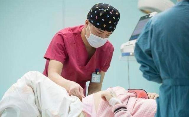尴尬|很多医院安排男医生接生,不会看到产妇隐私吗?听听医生的解释