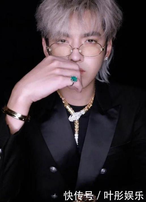 价值不菲的祖母绿,搭配合适,佩戴在身让你变得浓郁而充满生机感