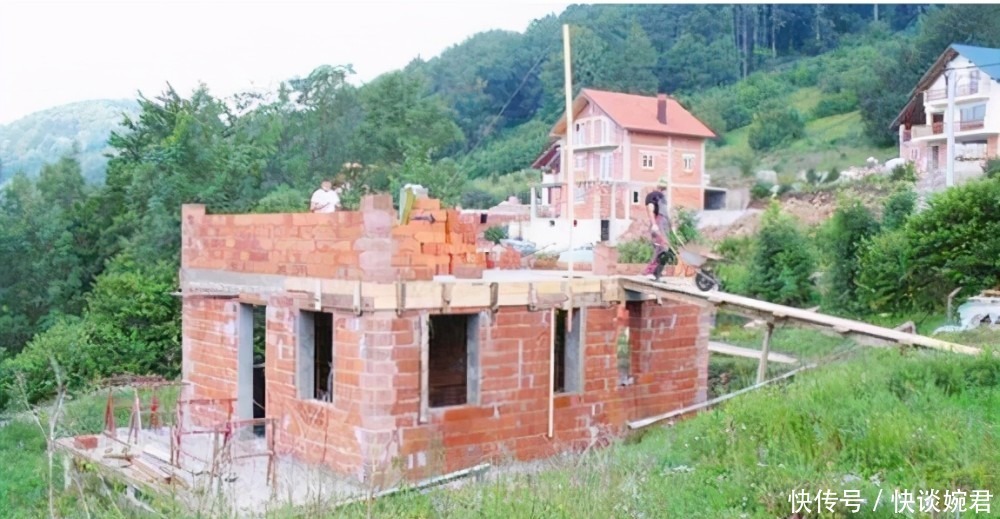 南楼|农村俗语“盖房莫盖背水路,千金难买向南楼”,什么是背水路?