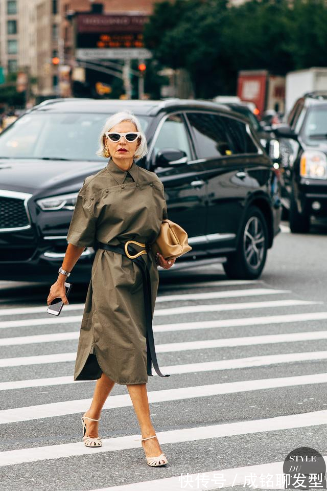 衬衫|被56岁时尚博主圈粉了,个性的配色及简约的搭配技巧,时髦又减龄