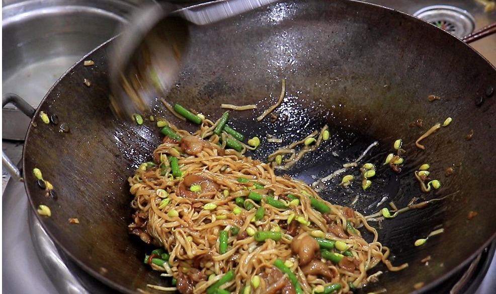 做焖面不要直接下锅焖,多加这一步,面条劲道又入味,一碗不够吃!