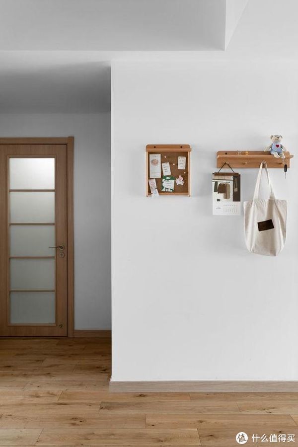 次卧书房|再买房,我一定学他家坚持去电视墙化,卧室书房合二为一,太实用了