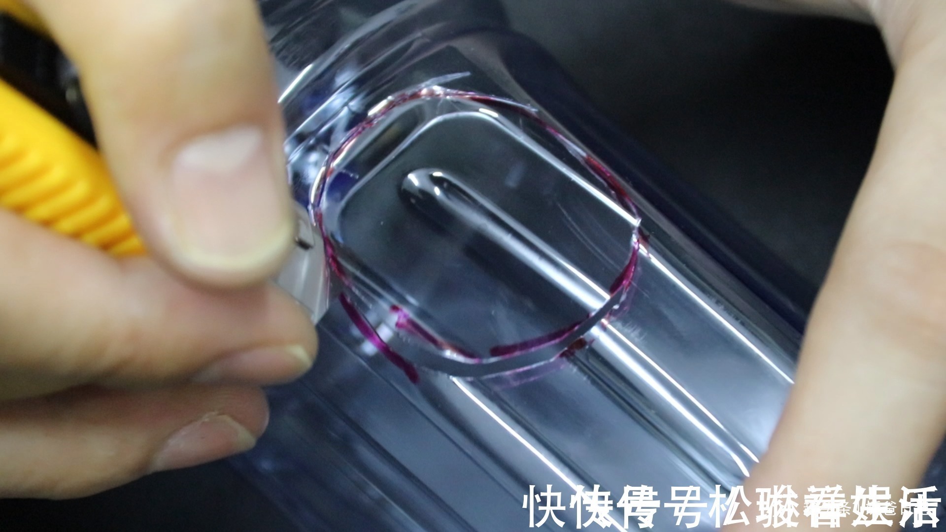 四方形|用5个塑料瓶制作一个四方形的小鱼缸，这个废品利用，太棒了