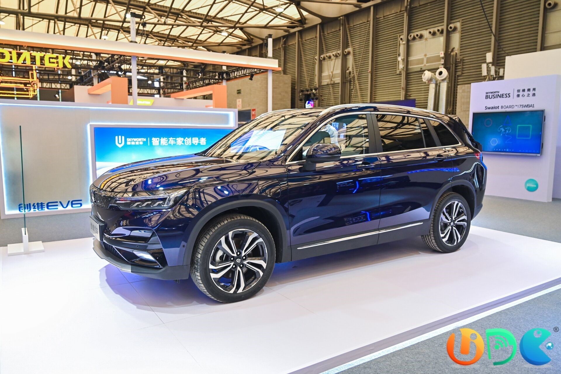 tcl|UDE2021｜从未来显示到智慧生活，如何跨越“一步之遥”？