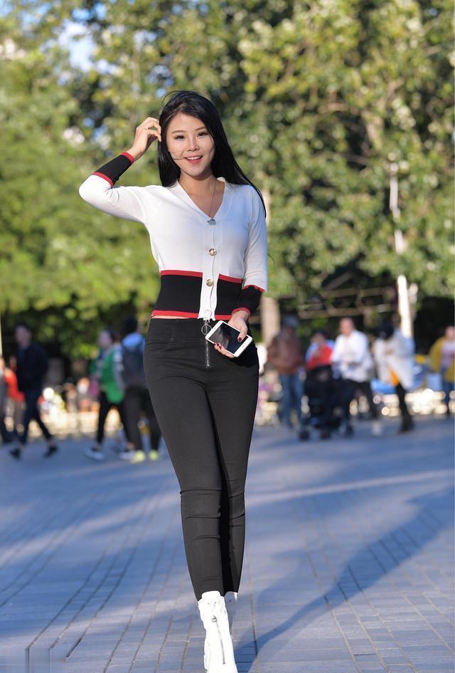 温柔|白色针织开衫搭配高腰牛仔裤, 温柔知性, 明艳端庄