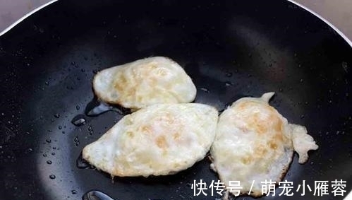 煎荷包蛋，凉油下锅好还是热油？很多人搞错，难怪蛋不好吃还粘锅