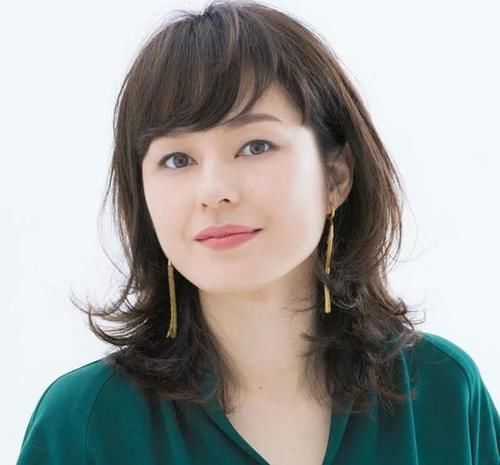 女人过了五十岁，尽量避开这些显老发型＋发色，换对这三款更减龄