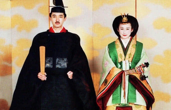 着意想不到|日本天皇世袭了一百多代人,为什么没人敢去抢皇位?其实抢来没啥用!