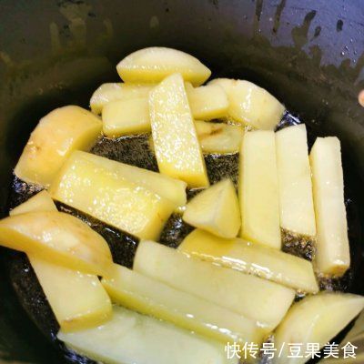 老干妈酱|冬天的的味道，香辣凤爪煲不用烤箱照样能做