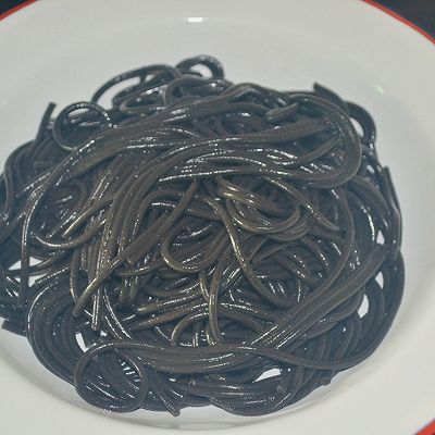 咖喱酱|咖喱巴沙鱼盖浇墨鱼汁意面