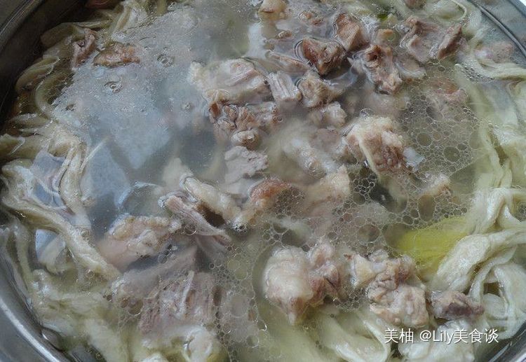  装盘备用|冬天不喝这碗汤可惜了，一大碗下肚暖胃又暖身，还补钙、增强体质