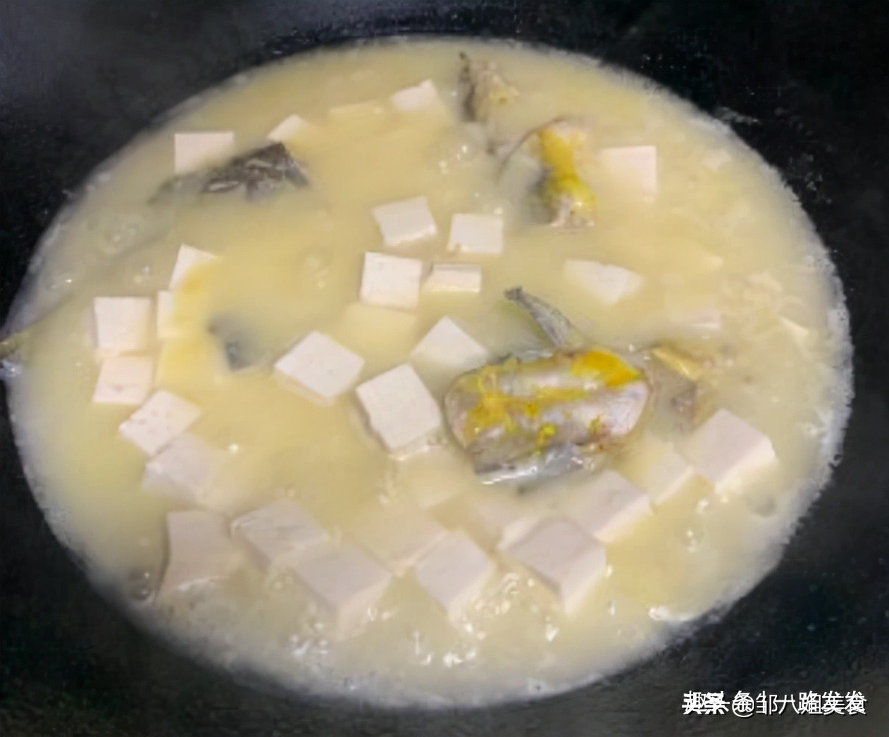 正确做法|秋天多给孩子炖鱼汤,补营养防秋燥,教您正确做法,肉嫩汤鲜!