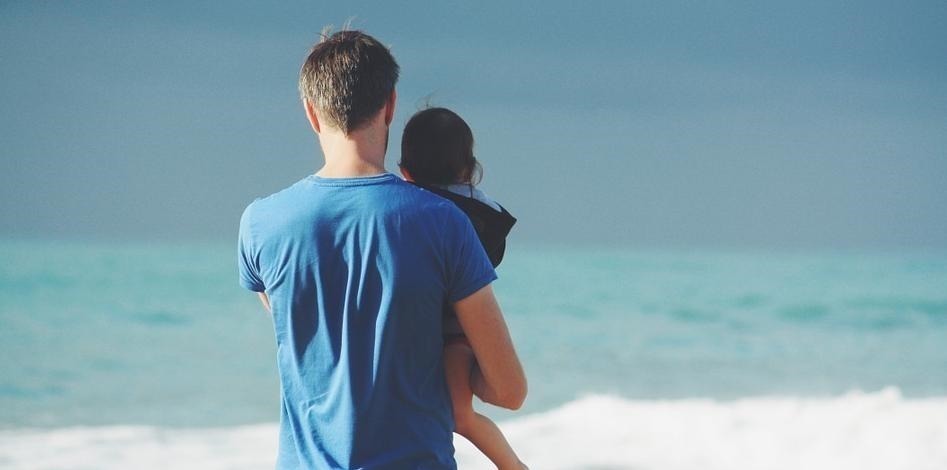 水洼|双胞胎儿子和爸爸出去玩,天快黑不回家,妈妈找到父子仨哭笑不得