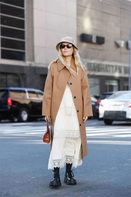 蕾丝裙搭配外套！春天应该这样穿