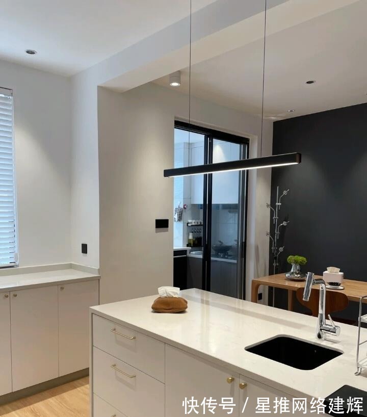 晾衣杆|年轻小夫妻的“穷装”新家,干净整洁,网友:“越简单,越幸福”